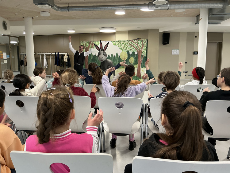 Theateraufführung "Lümmel" - ein Esel mit drei Ohren an der GMS